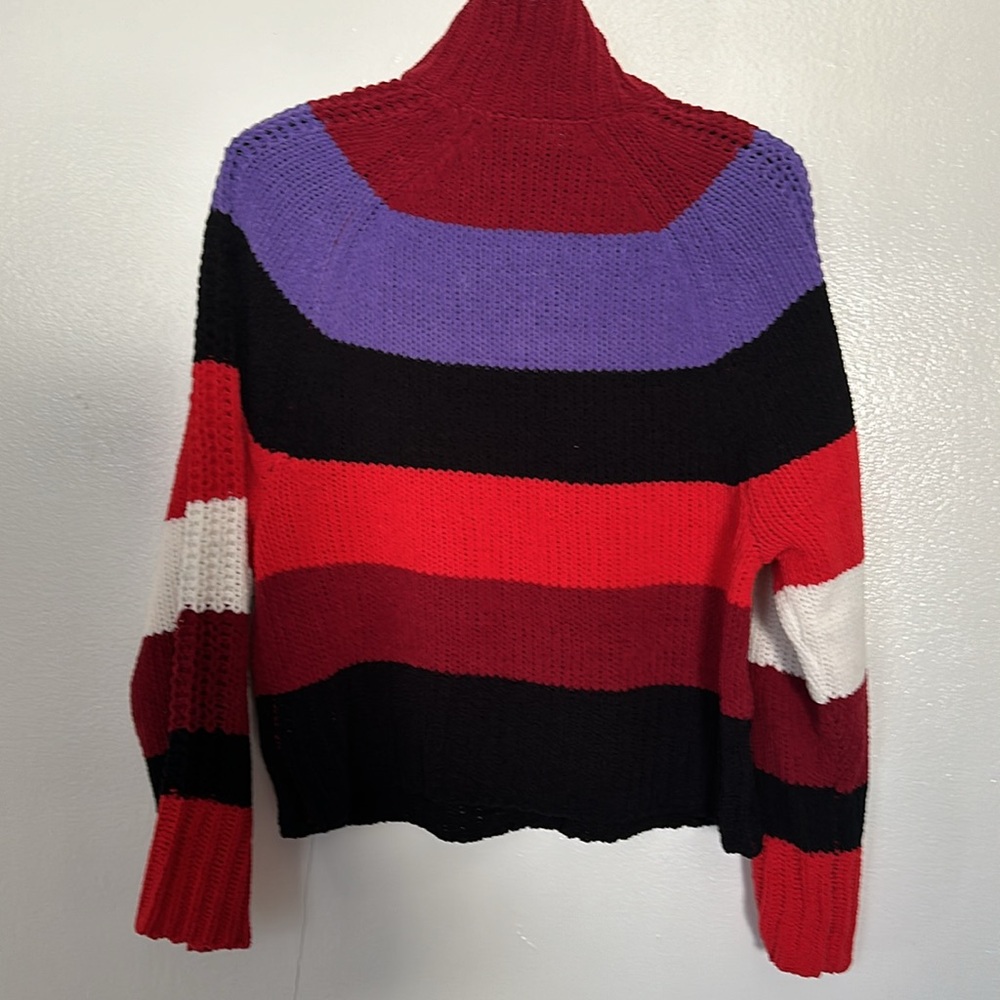 Express Sweater - Picture 4 of 5